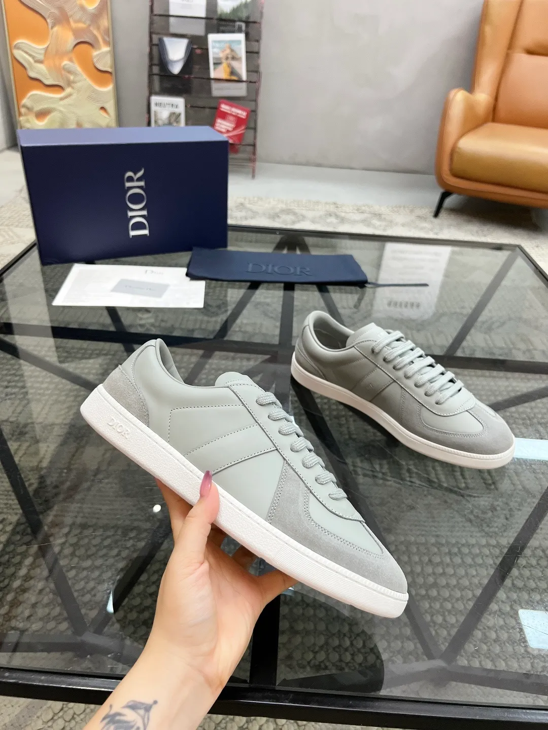 Men's Men's Shoes 💰400【New Style】🍿🍿𝐃𝐢𝐨* — Dior. Dior's new casual sneakers define your fashionable pace. They boldly use innovative technological fabrics to create a futuristic silhouette. The light and breathable mesh material, combined with the unique texture coating process, presents a refreshing visual effect, as if it is a fashion item from the future world. Whether paired with casual outfits or mixed with formal looks, the Dio* D-Sketch sneakers are effortless and add a touch of futuristic style to your overall look. From the streets to the catwalk, it is your indispensable fashion tool. The upper is made of high-tech mesh material, which is light and breathable and fits your feet like a second skin, keeping you dry and comfortable even in the hot summer. The delicate mesh structure gives the shoes a unique visual effect and displays a futuristic aesthetic. Code number: 39-44 (38, 45 customized)